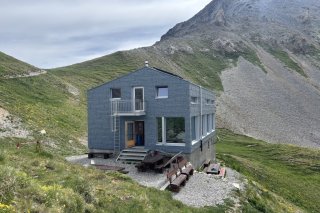 La nouvelle cabane Fenestral, qui fête ses dix ans, peut accueillir jusqu'à 34 personnes.